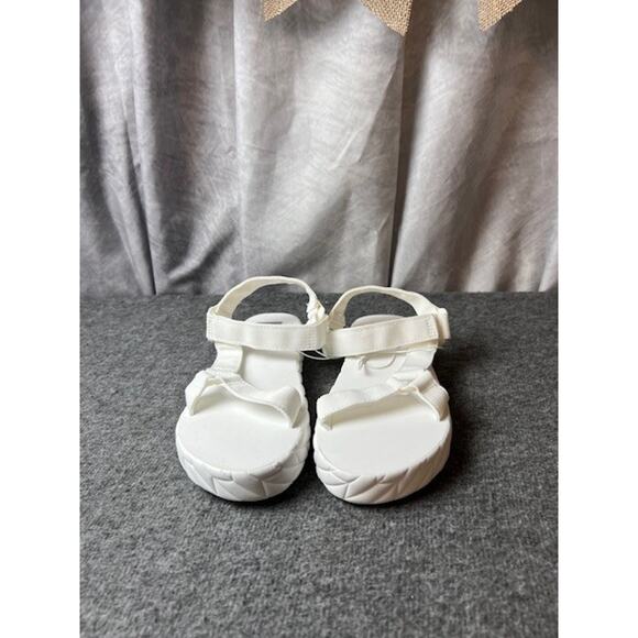 DV by Dolce Vita White Sandals Hook & Loop Water Shoes Summer Girls 2 New - Picture 1 of 5